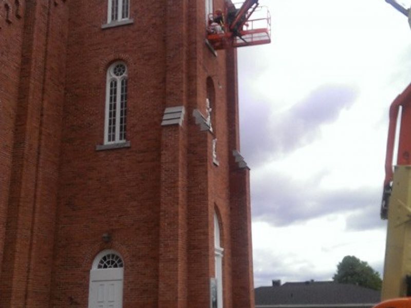 Peinture extérieur avec nacelle d'église