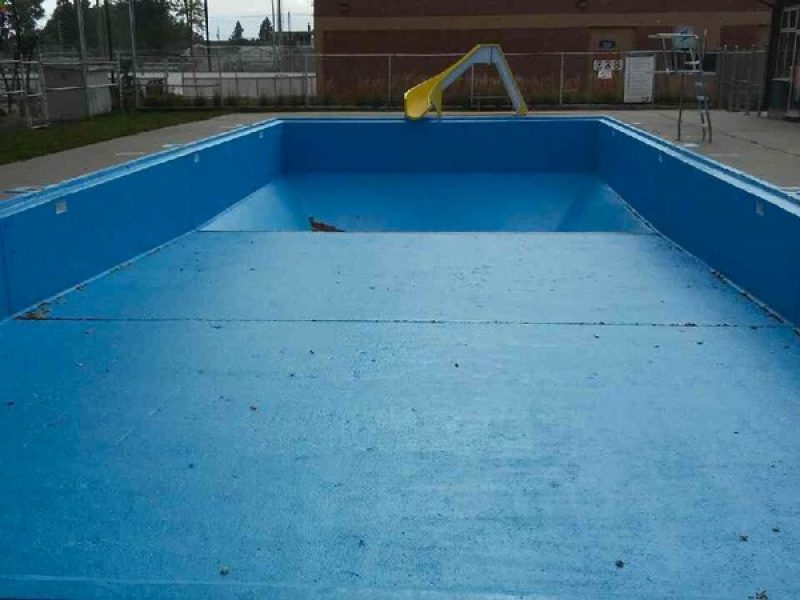 Réparation de plancher de béton d'une piscine